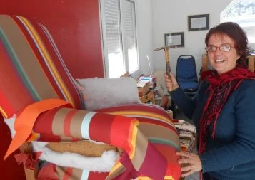 Elodie Mann, tapissier décorateur entre antiquités et styles flashy