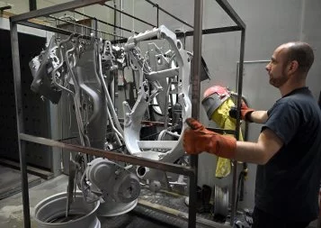 À Plaisance-du-Touch, une entreprise rénove mobilier ou pièces auto 