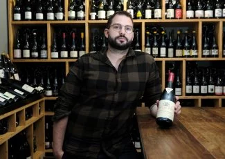 Le premier Maître Caviste de Toulouse voit le verre à moitié plein