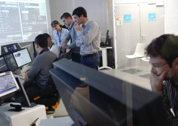 A Toulouse, tapis rouge pour les ingénieurs et techniciens chez Thales 