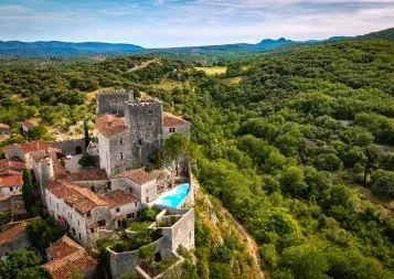 Dans l'Hérault, le château de Brissac renaît en hôtel-restaurant sous la houlette d'un chef local