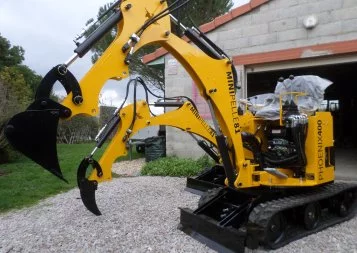 A Jonquières, un artisan assemble et vend des minipelles