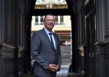 A la Banque Courtois, Hervé Rogeau s'affranchit du modèle de la banque mobile