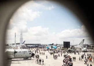  Au Bourget, Airbus enregistre une commande record et en espère d'autres 