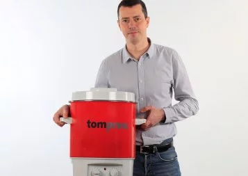 Du commerce de comptoir au e-commerce, Tom Press poursuit sa course