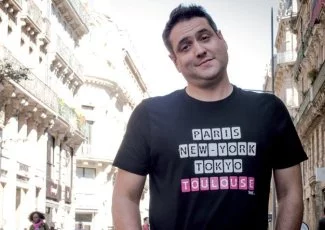 Sur ses t-shirts, la marque albigeoise Kapitales conjugue avec succès mégapoles et petits villages
