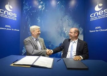 Les Mines d'Albi signent avec le CNES au Salon du Bourget