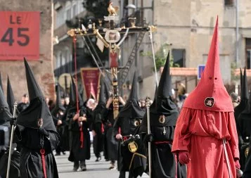 À Perpignan, une procession médiévale rassemble des milliers de personnes