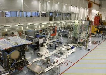 Astrium Toulouse intègre sept satellites de front