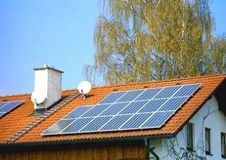 Comment la filière photovoltaïque réagit au nouveau décret