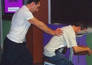 L'école Arnika invite le massage dans l'entreprise