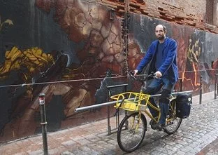 Les Zeco Plombiers : vélo jaune dans la ville rose