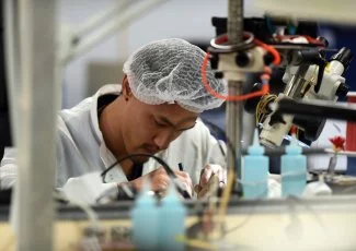 En images. Chez Microtec, travailler malgré le confinement