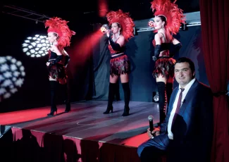 Une vie entre strass et pailles aux Folies Fermières 1/3