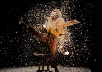 Danse. Low cost paradise