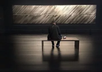 Rideau outrenoir sur l'immense artiste Pierre Soulages