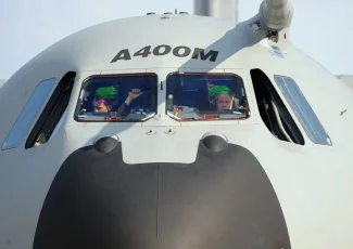 A400M. Airbus rapatrie ses ingénieurs toulousains à Séville et prépare ses livraisons pour 2016