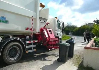 Coléo, le gros robot des ordures ménagères